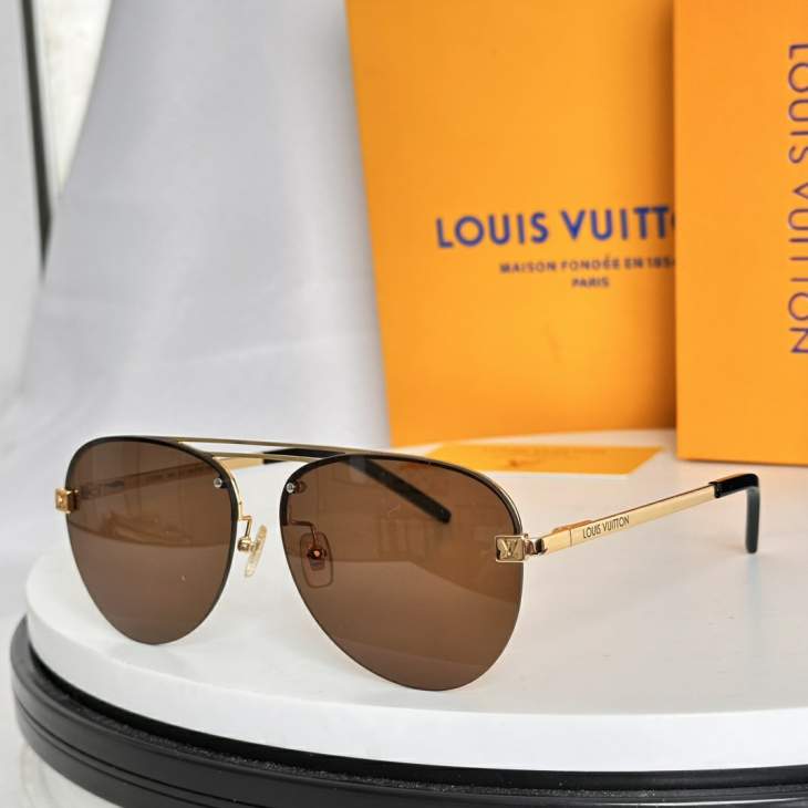 Picture of Louis Vuitton Sunglasses _SKUfw75177751fw